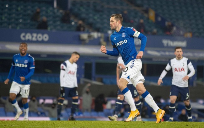 对于麦克卡 对于麦克卡